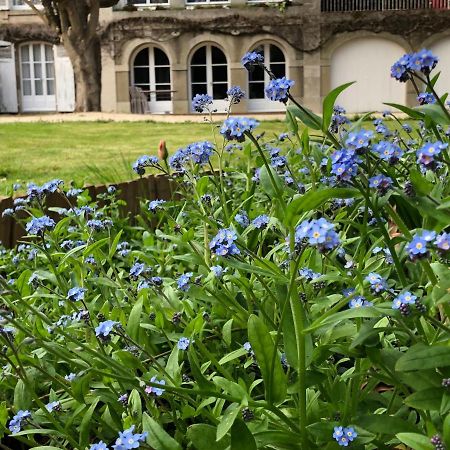 Hotel Au Rez De Jardin Cholet Exterior foto