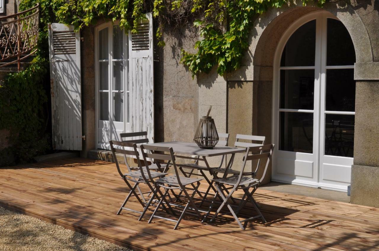 Hotel Au Rez De Jardin Cholet Exterior foto