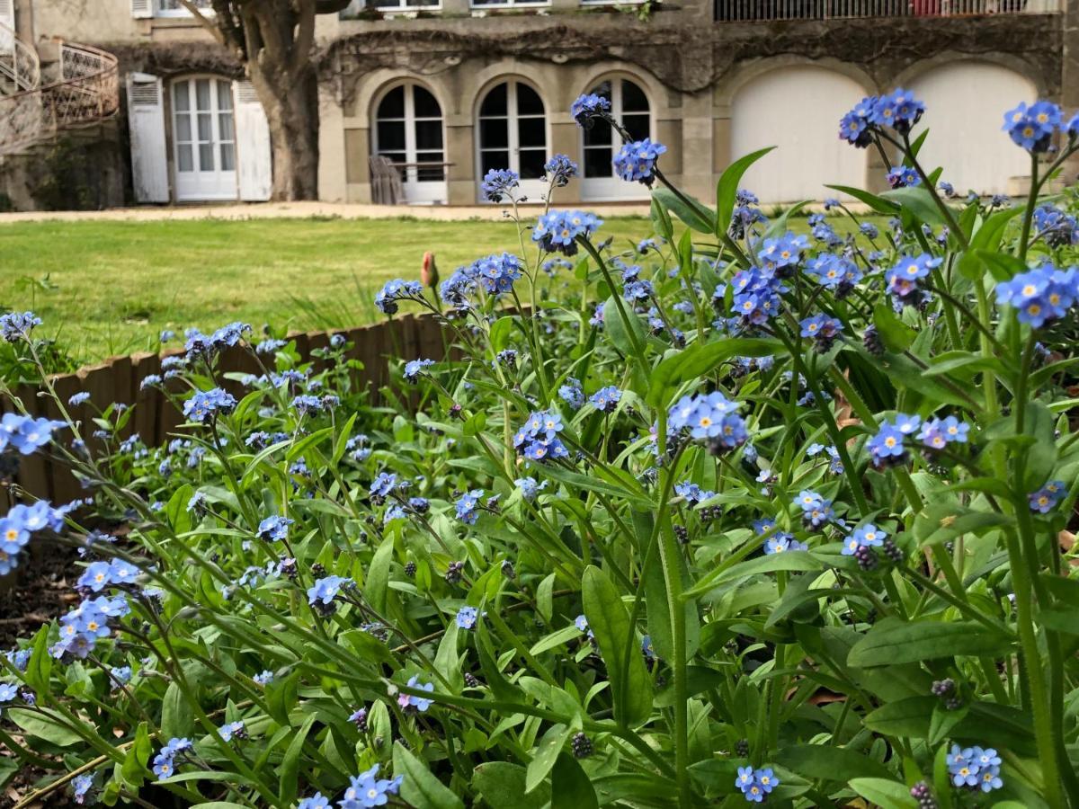 Hotel Au Rez De Jardin Cholet Exterior foto
