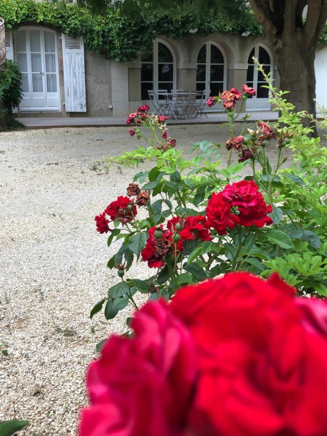 Hotel Au Rez De Jardin Cholet Exterior foto